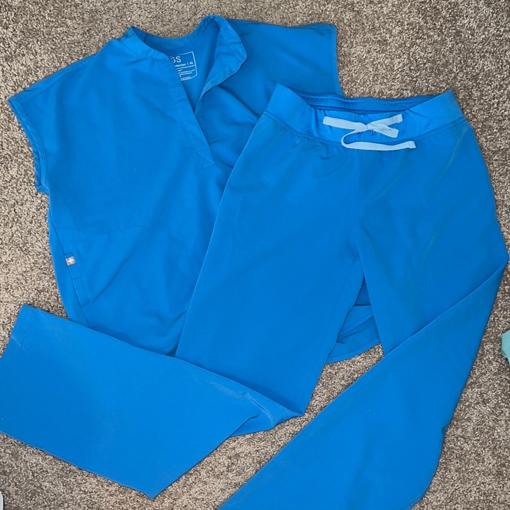 Figs Rafaela XS top and bottoms XS Blue cargo pants